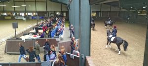 Manege Drenthe, aan de rand van Assen met restaurant