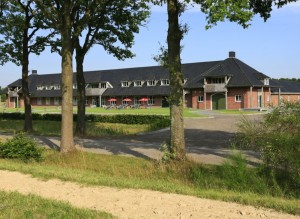 Manege Drenthe, aan de rand van Assen met restaurant